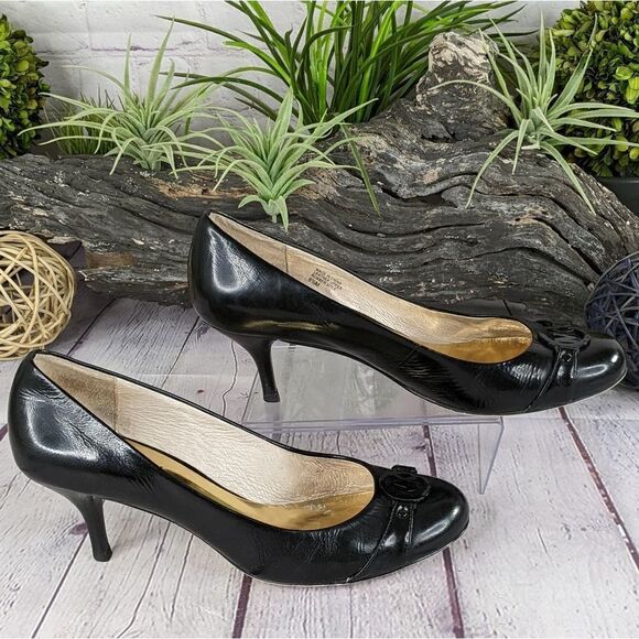 Michael Kors Fulton Mid Pumps - Picture 4 of 9